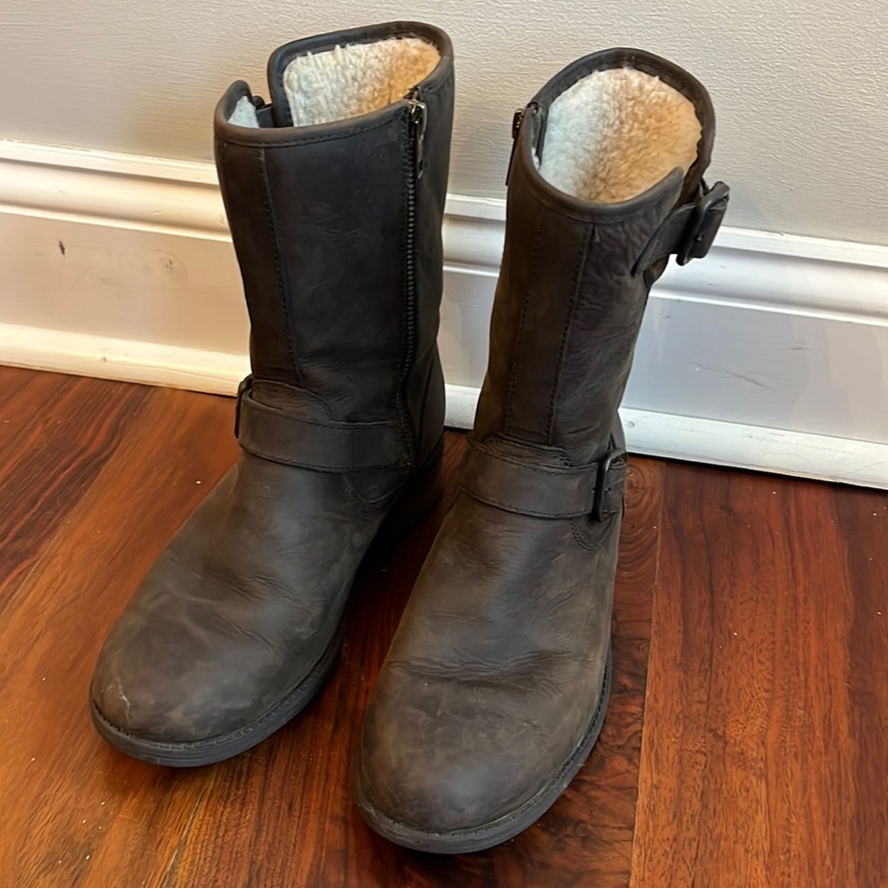 UGG buckle boot, brown leather size 7.5